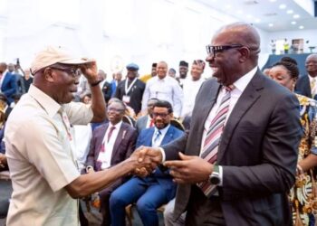 Oshiomhole Extends Peace To Obaseki