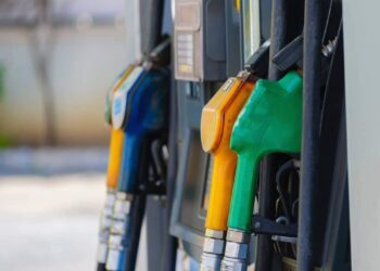 Oil falls as China’s economic recovery disappoints, dollar strengthens