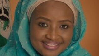 Governor’s Wife Gives Cash, Baby Wears To   New Year Infants