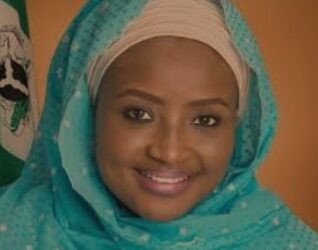 Governor’s Wife Gives Cash, Baby Wears To   New Year Infants