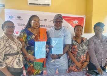 Wikimedia Nigeria user group collaborates with NAWOJ, signs MoU
