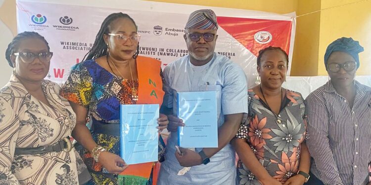 Wikimedia Nigeria user group collaborates with NAWOJ, signs MoU