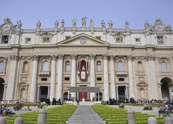 Catholics Gather To Hear Pope Francis Give Easter Mass