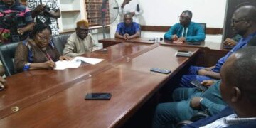 Illegal tax collectors waylay 2 palliatives trucks in Benue, damage vehicles, steal driver’s money