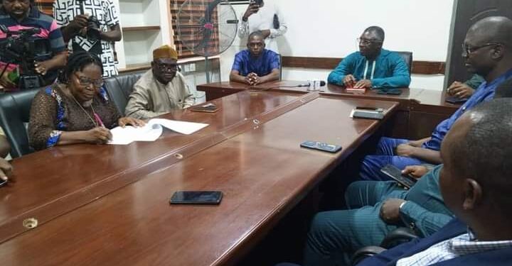 Illegal tax collectors waylay 2 palliatives trucks in Benue, damage vehicles, steal driver’s money