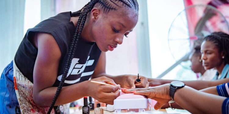 GWR: Nigerian Lady Completes 72-Hour Nail Painting Marathon In Plataeu