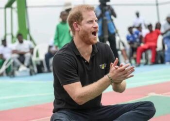 Prince Harry plays volleyball with veterans in Abuja
