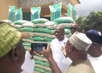 Senator Katung’s Distributes 5,000 Fertilizer To Farmers