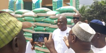 Senator Katung’s Distributes 5,000 Fertilizer To Farmers