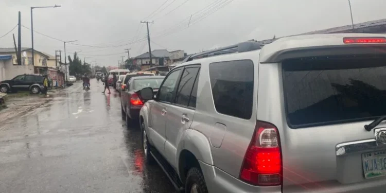 Workers groan as downpour causes gridlock in Lagos