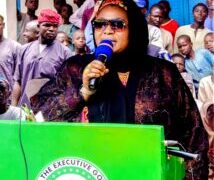 Gov’s wife distributes N4m, rice, fertiliser to 400 less privileged