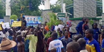 Protest: Youth barricade roads, Govt House in Sokoto