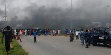 Protest: Protesters block Keffi-Abuja highway