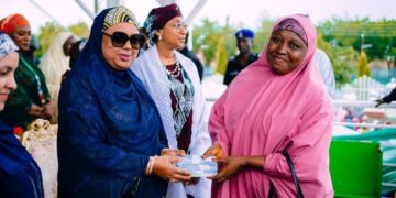 Governor’s wife distributes 3,500 bags of rice, cash to vulnerable households in Katsina