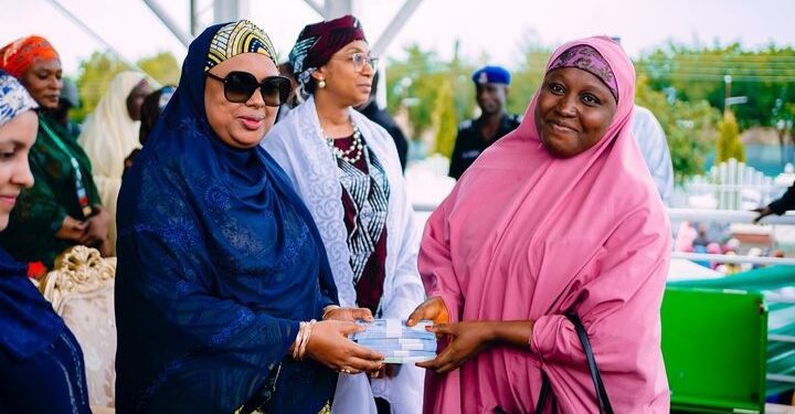 Governor’s wife distributes 3,500 bags of rice, cash to vulnerable households in Katsina
