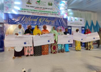 Traders, vulnerables receive First Lady’s grant, palliative in Niger