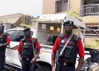 Sporadic gunshots as EFCC storms Kogi Govt Lodge to arrest Yahaya Bello