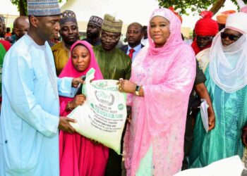 FCT Fadama CARES distributes agric. inputs to 9,170 farmers