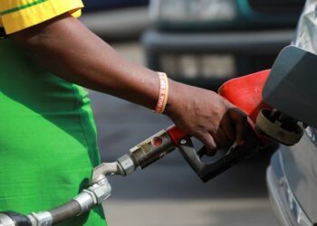 Nigerians groan as new petrol pump price raises cost of living
