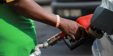 Nigerians groan as new petrol pump price raises cost of living