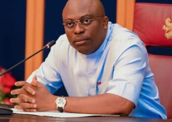 Fubara pays ₦85,000 minimum wage to workers in Rivers