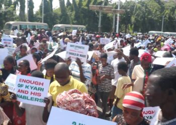 Protest: APC youth wing, Nigerians March in thousands against Kyari Over failure of NNPCL to fix local refineries