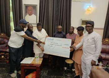 Veteran Journalist, Sola Adebayo Empowers NUJ Warri Members With N25 Million Endowment