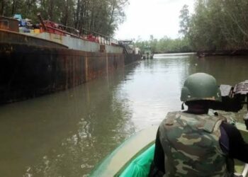 Nigerian Navy arrests 3 suspects with 2,000 litres of petrol en route Cameroon
