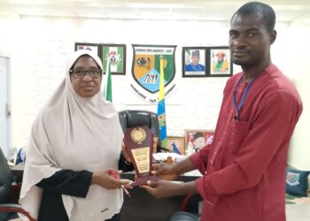 NSUK VC Receives Merit Leadership Award From Manhaja Reporter