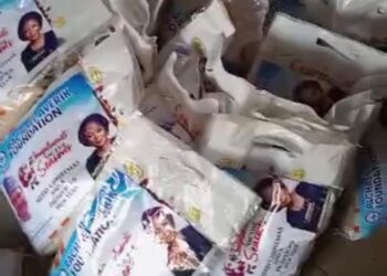 Kaduna Governor’s Aide Distributes Christmas Gifts to 500