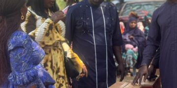 APC Kaduna Women Leader Spreads Festive Cheer With Food, Cash Donations