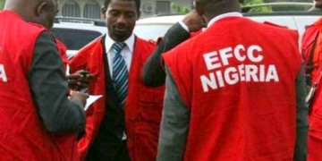 EFCC detains 10 officers, dismisses 27 for fraud