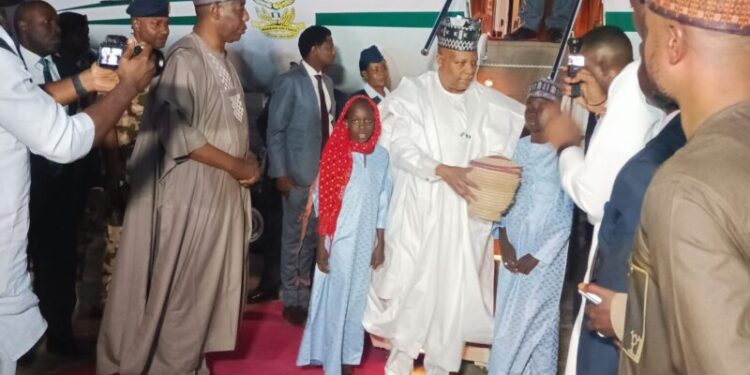 Shettima commiserates with families of slain soldiers in Maiduguri
