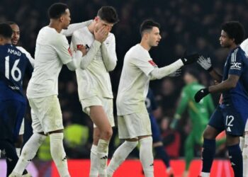 Ten-Man Manchester United knock goal-shy Arsenal out of FA Cup