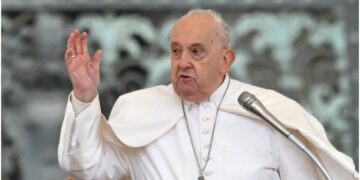 Trump’s anti-immigration plans would be ‘disgrace’ – Pope Francis