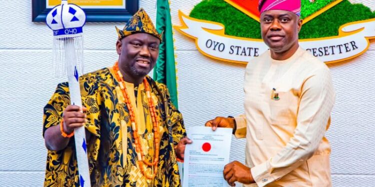 Makinde presents Staff of Office to Owoade as new Alaafin of Oyo