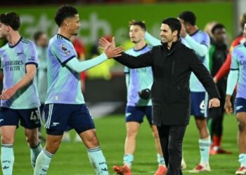 Arsenal beat Brentford to close gap on Liverpool