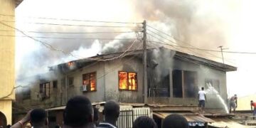 Fire destroys 1-storey building in Lagos