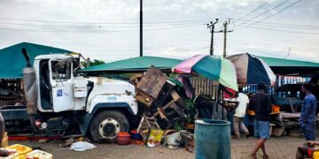 Trailer Crashes Into Market On Lagos-Ibadan Road