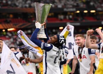 Spurs Shock Utd To End 40-Year Trophy Drought