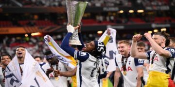 Spurs Shock Utd To End 40-Year Trophy Drought