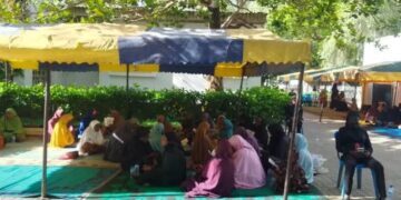 Photos: Women Pray Ahead Of Buhari’s Body Arrival