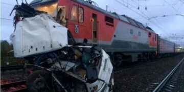 1 Dies as Train, Bus Collide in Russia