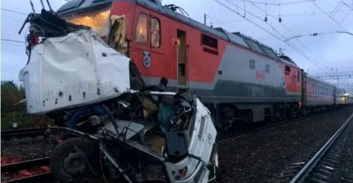 1 Dies as Train, Bus Collide in Russia