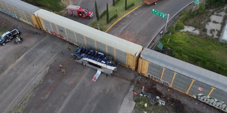 Ten Fatalities, 61 Injuries Following Collision of Freight Train with Double-Decker Bus in Mexico
