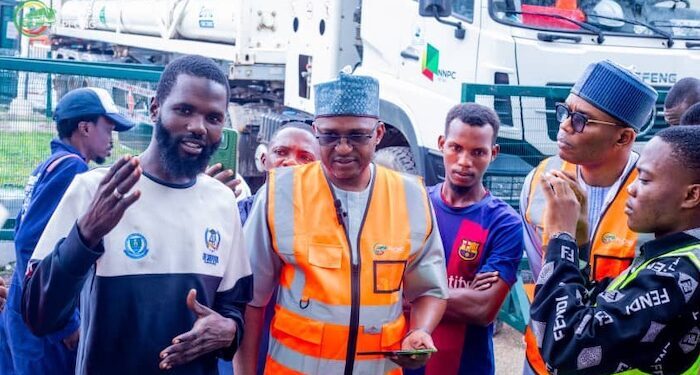 Nigeria Unveils Gas Vehicle Monitoring System, Secures $1 Billion Private Investment for CNG Expansion