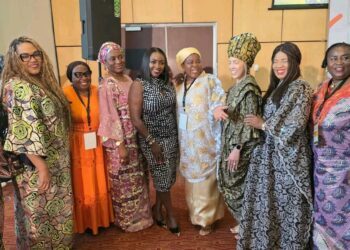 Women Should Eschew the Queen Bee Syndrome