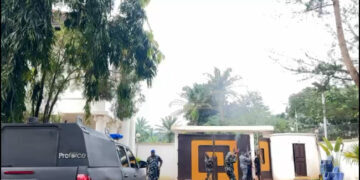 Moment Policemen Fired Gunshots After INEC Declared Soludo Winner Of Anambra Election