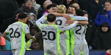 Man City Smash Palace To Fire Title Warning, Villa Extend Winning Run