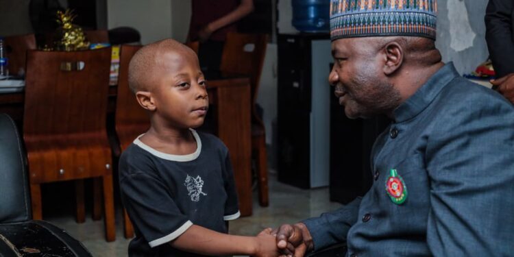 Defence Minister’s Condolence Visit to Family of Late Brig. Gen. B. M. Uba Draws Praise